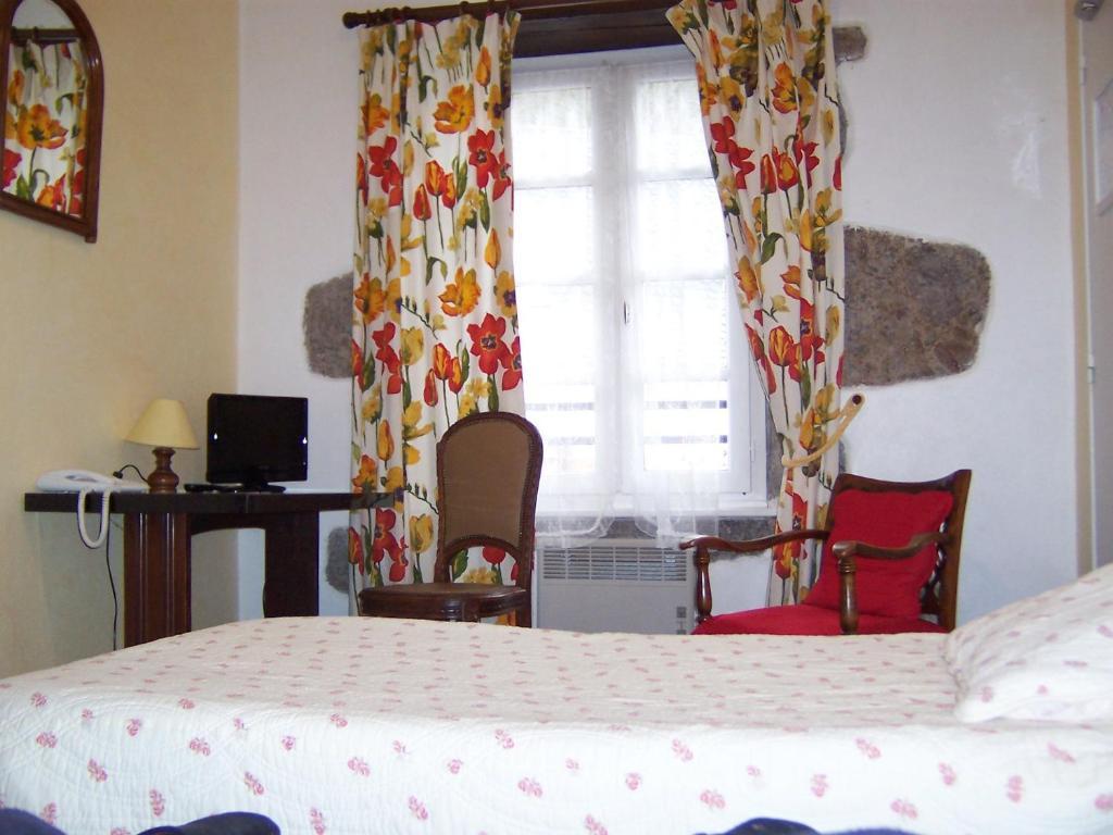 Auberge Hotel De Tournemire - Cantal חדר תמונה